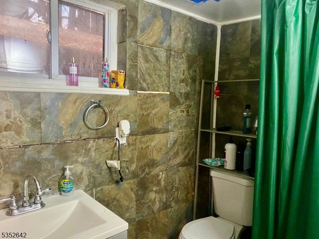 1089 Anna St, Elizabeth City, NJ 07201