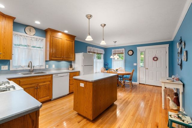 82 Fox Run Rd 82, Blackstone, MA 01504