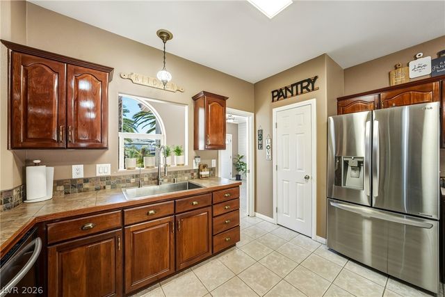 274 Doobie Avenue, Las Vegas, NV 89183