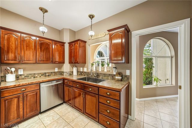 274 Doobie Avenue, Las Vegas, NV 89183