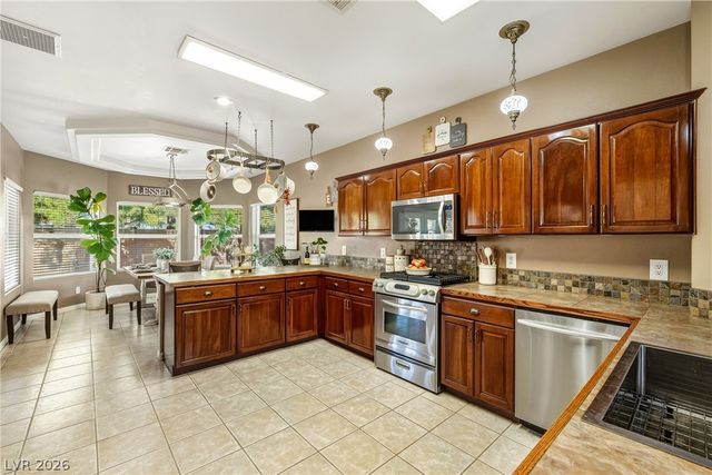 274 Doobie Avenue, Las Vegas, NV 89183