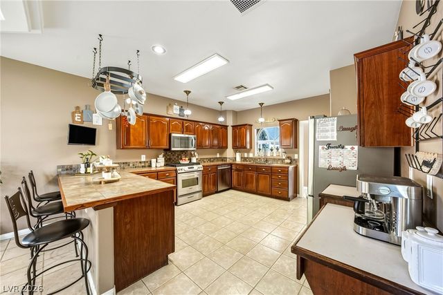 274 Doobie Avenue, Las Vegas, NV 89183