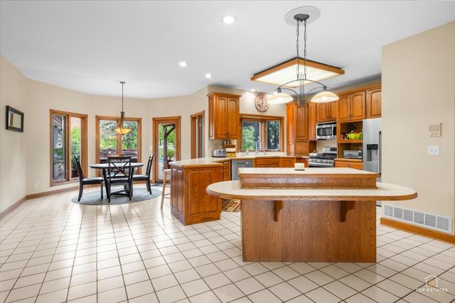 601 Ridgelawn Trail, Batavia, IL 60510