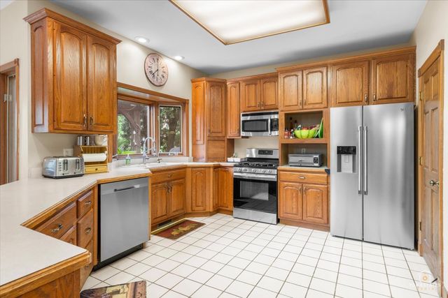601 Ridgelawn Trail, Batavia, IL 60510