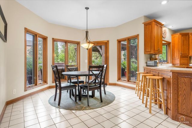 601 Ridgelawn Trail, Batavia, IL 60510