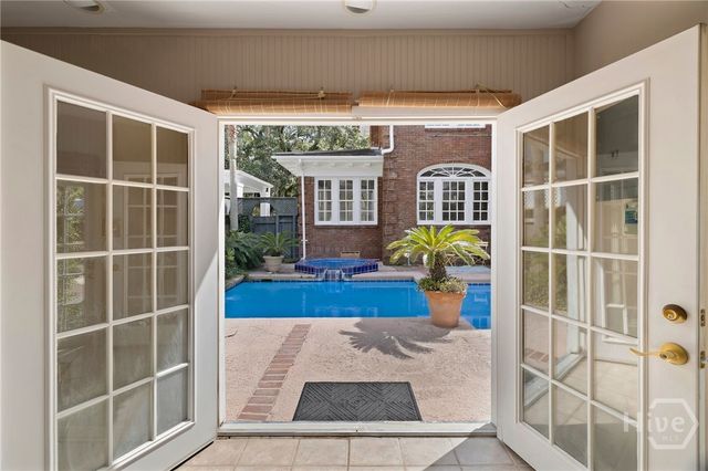 34 Washington Avenue, Savannah, GA 31405