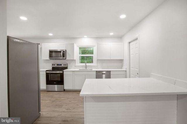 1105 LAKEVIEW PKWY, Locust Grove, VA 22508
