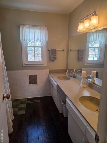 4202 Park Forest Drive, Flint, MI 48507