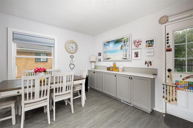 1036 N Maple Road, Ann Arbor, MI 48103