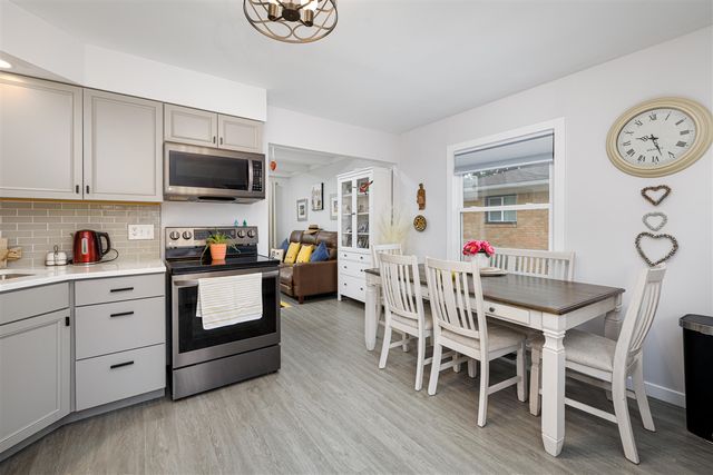1036 N Maple Road, Ann Arbor, MI 48103