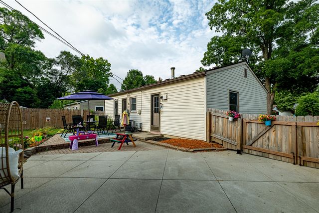 1036 N Maple Road, Ann Arbor, MI 48103