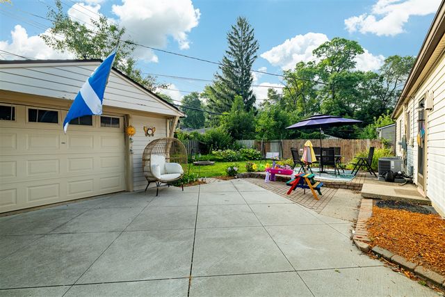 1036 N Maple Road, Ann Arbor, MI 48103