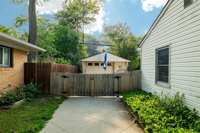 1036 N Maple Road, Ann Arbor, MI 48103