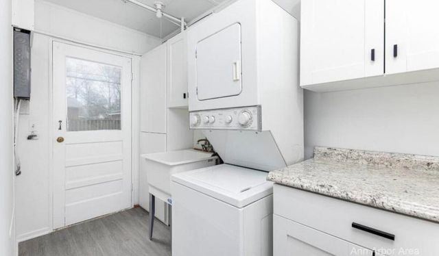 1036 N Maple Road, Ann Arbor, MI 48103
