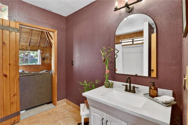 336 Lovers, Cedarpines Park, CA 92322