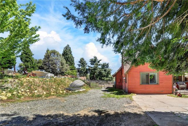 336 Lovers, Cedarpines Park, CA 92322