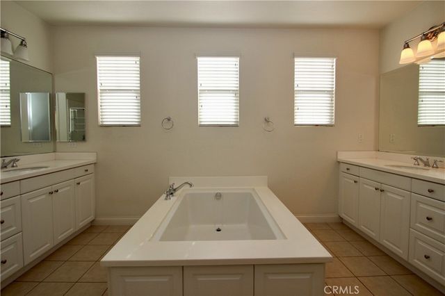 52 Shadowbrook, Irvine, CA 92604