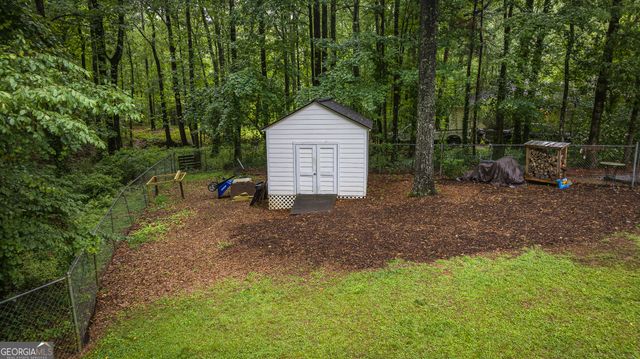 325 Twin Oaks Circle, Bogart, GA 30622