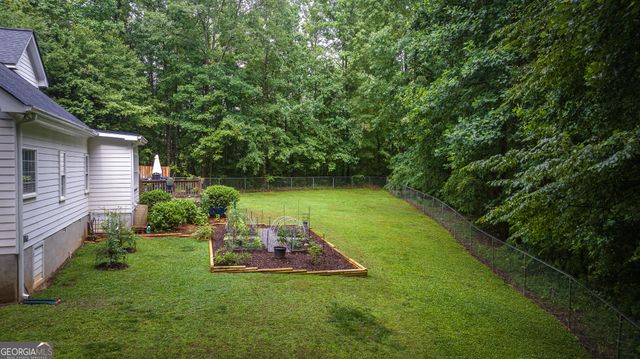 325 Twin Oaks Circle, Bogart, GA 30622