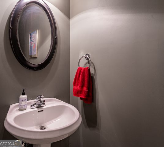 325 Twin Oaks Circle, Bogart, GA 30622