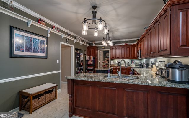 325 Twin Oaks Circle, Bogart, GA 30622