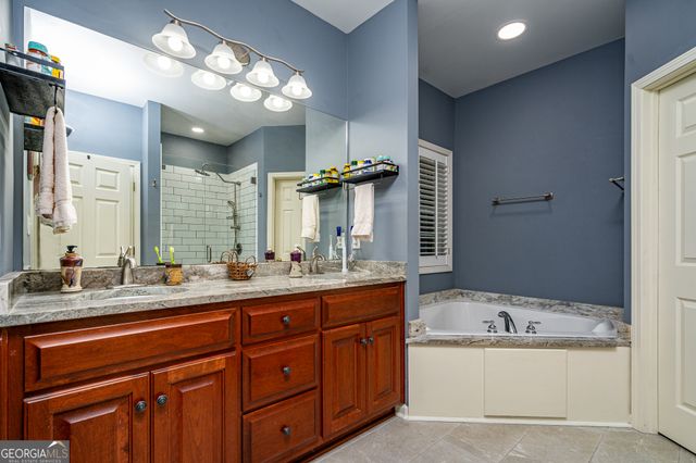 325 Twin Oaks Circle, Bogart, GA 30622