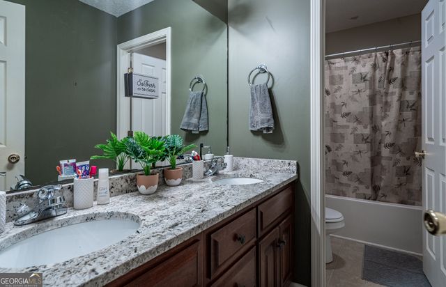 325 Twin Oaks Circle, Bogart, GA 30622