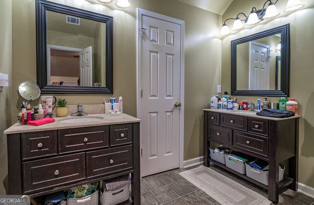 325 Twin Oaks Circle, Bogart, GA 30622