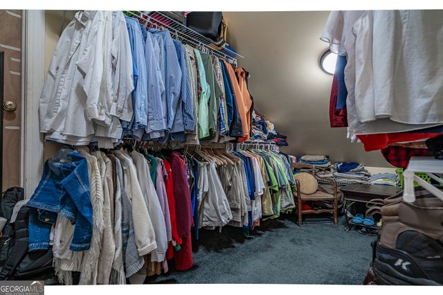 325 Twin Oaks Circle, Bogart, GA 30622