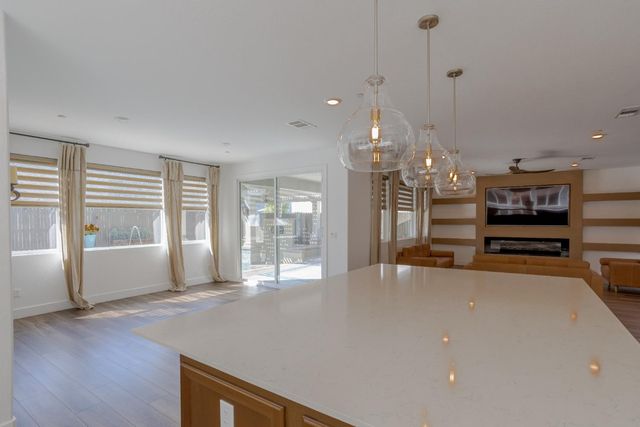 145 E Taylor Avenue, Visalia, CA 93291