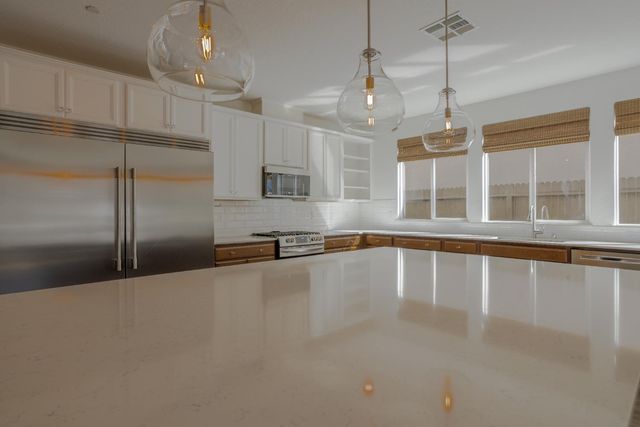 145 E Taylor Avenue, Visalia, CA 93291