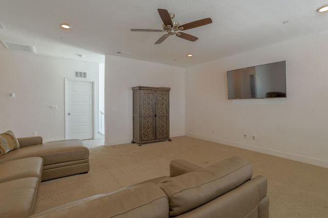 145 E Taylor Avenue, Visalia, CA 93291