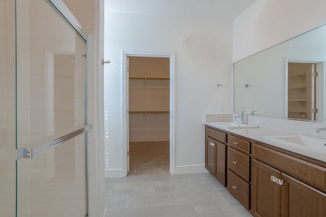 145 E Taylor Avenue, Visalia, CA 93291