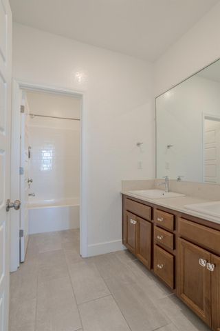 145 E Taylor Avenue, Visalia, CA 93291