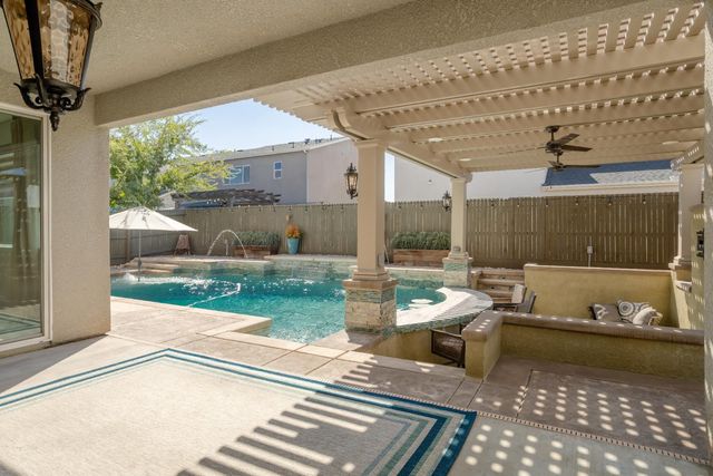 145 E Taylor Avenue, Visalia, CA 93291