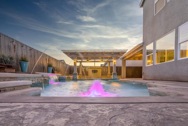 145 E Taylor Avenue, Visalia, CA 93291