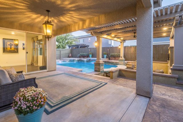 145 E Taylor Avenue, Visalia, CA 93291