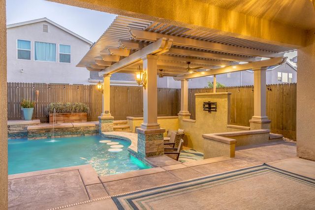 145 E Taylor Avenue, Visalia, CA 93291