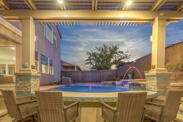 145 E Taylor Avenue, Visalia, CA 93291