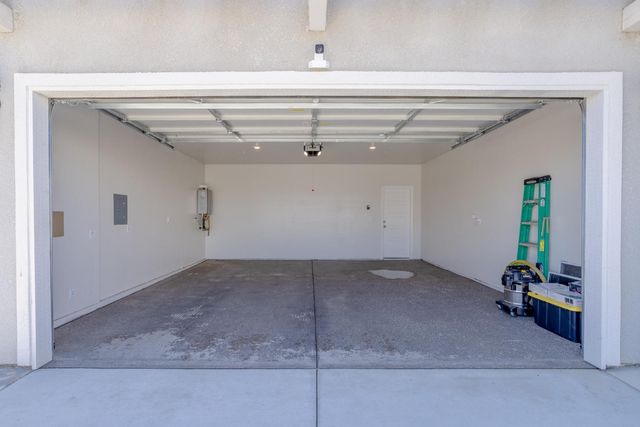 145 E Taylor Avenue, Visalia, CA 93291