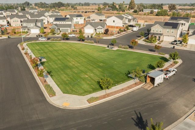 145 E Taylor Avenue, Visalia, CA 93291