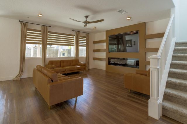 145 E Taylor Avenue, Visalia, CA 93291