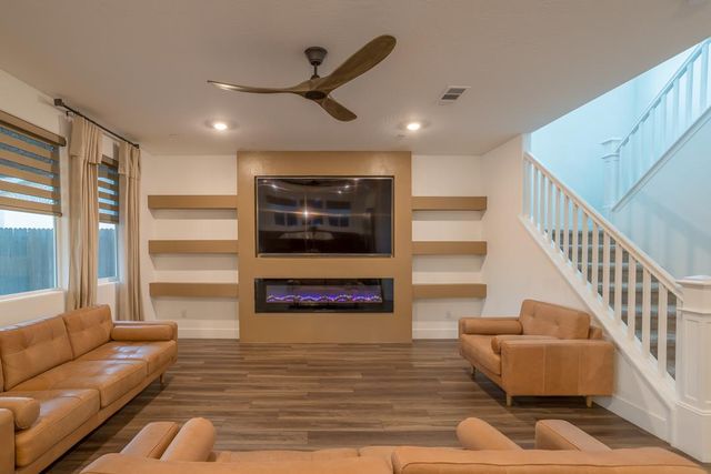 145 E Taylor Avenue, Visalia, CA 93291