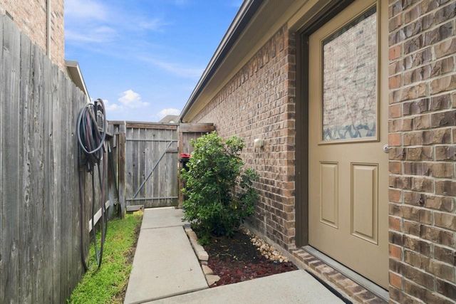 10110 Whitney Reach Drive, Rosharon, TX 77583