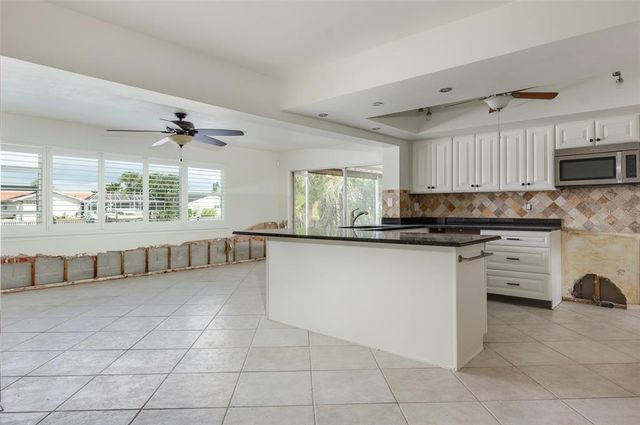 2017 IOWA AVENUE NE, St Petersburg, FL 33703