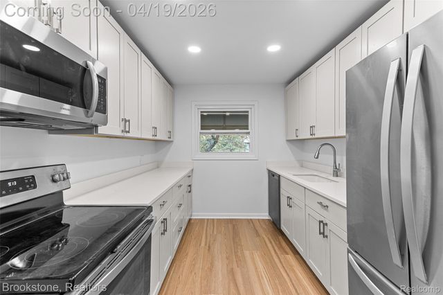 719 W 12 Mile Road, Royal Oak, MI 48073