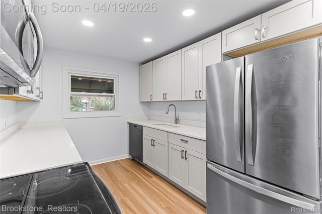 719 W 12 Mile Road, Royal Oak, MI 48073