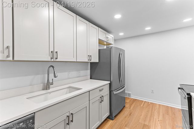 719 W 12 Mile Road, Royal Oak, MI 48073