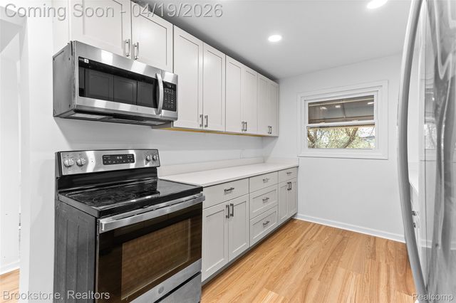 719 W 12 Mile Road, Royal Oak, MI 48073