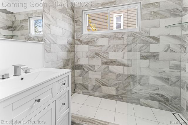 719 W 12 Mile Road, Royal Oak, MI 48073